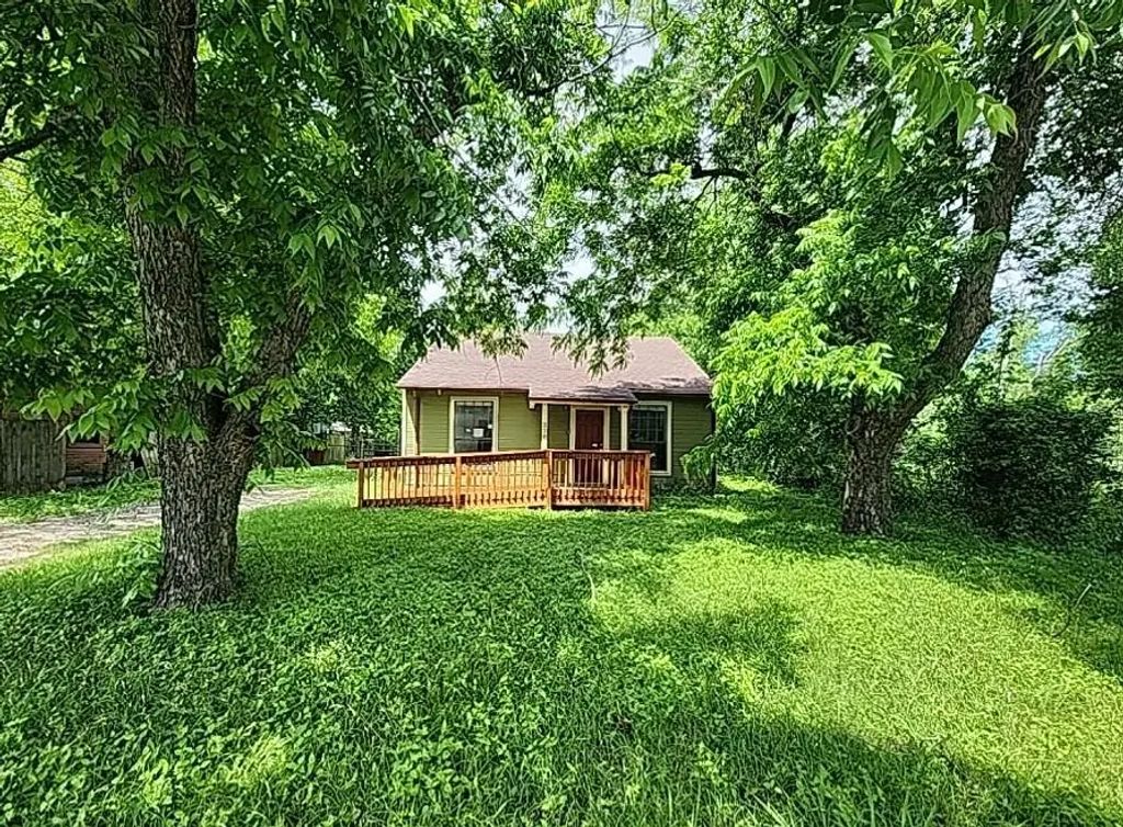 218 S Buffalo Avenue, Cleburne