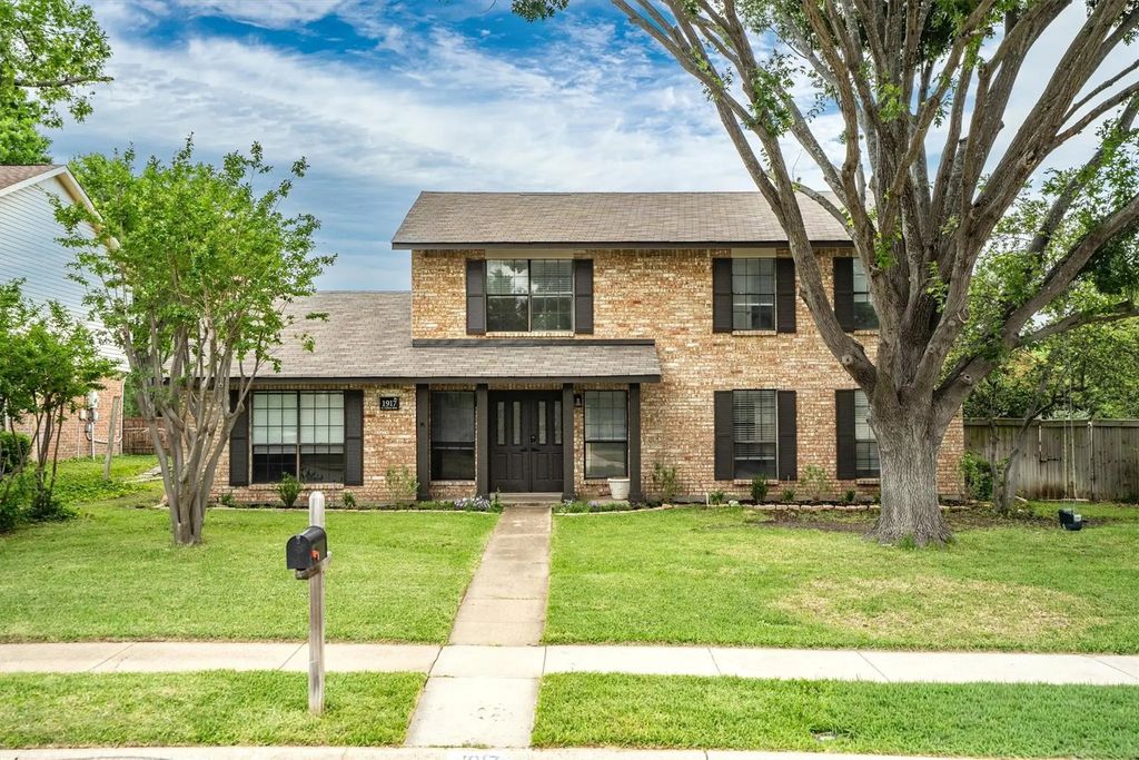 1917 E Collins Boulevard, Richardson