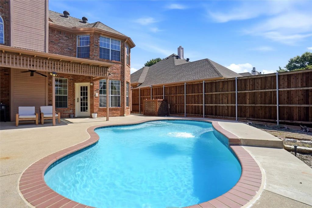 1113 Hunters Creek Drive, Carrollton