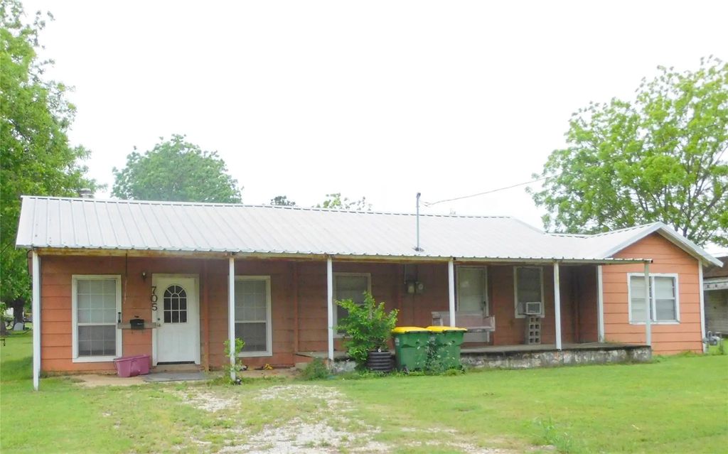 705 Mulberry Avenue, Hubbard