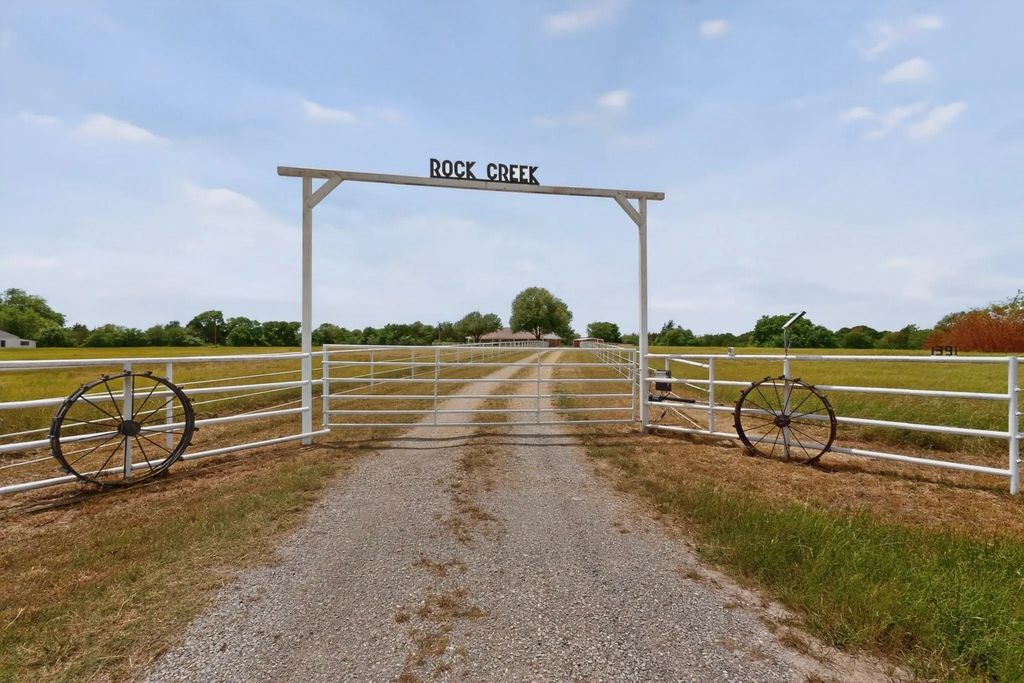 1391 Fm 3427, Greenville