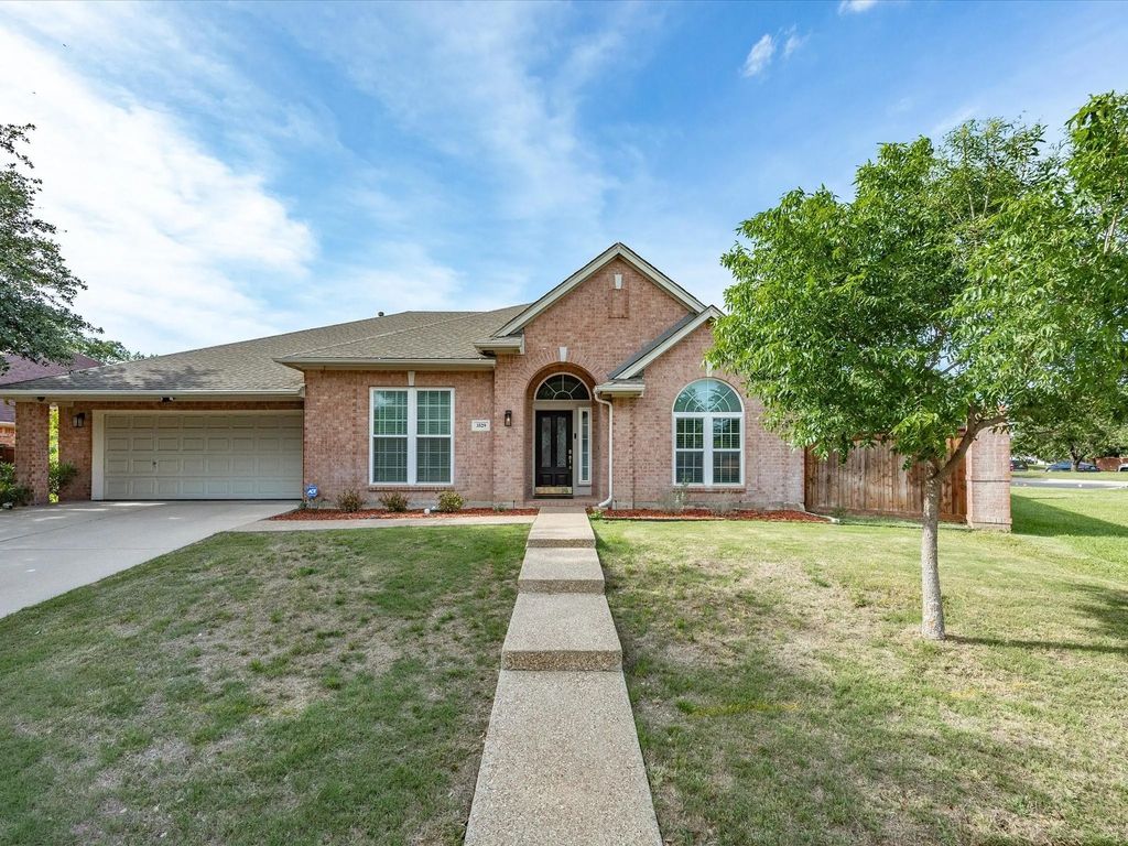 3529 Stone Creek Lane S, Fort Worth