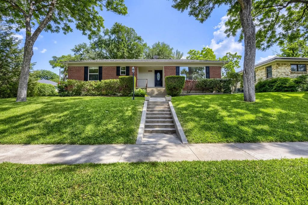11016 Lippitt Avenue, Dallas