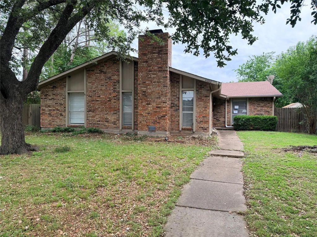 4060 Random Circle, Garland