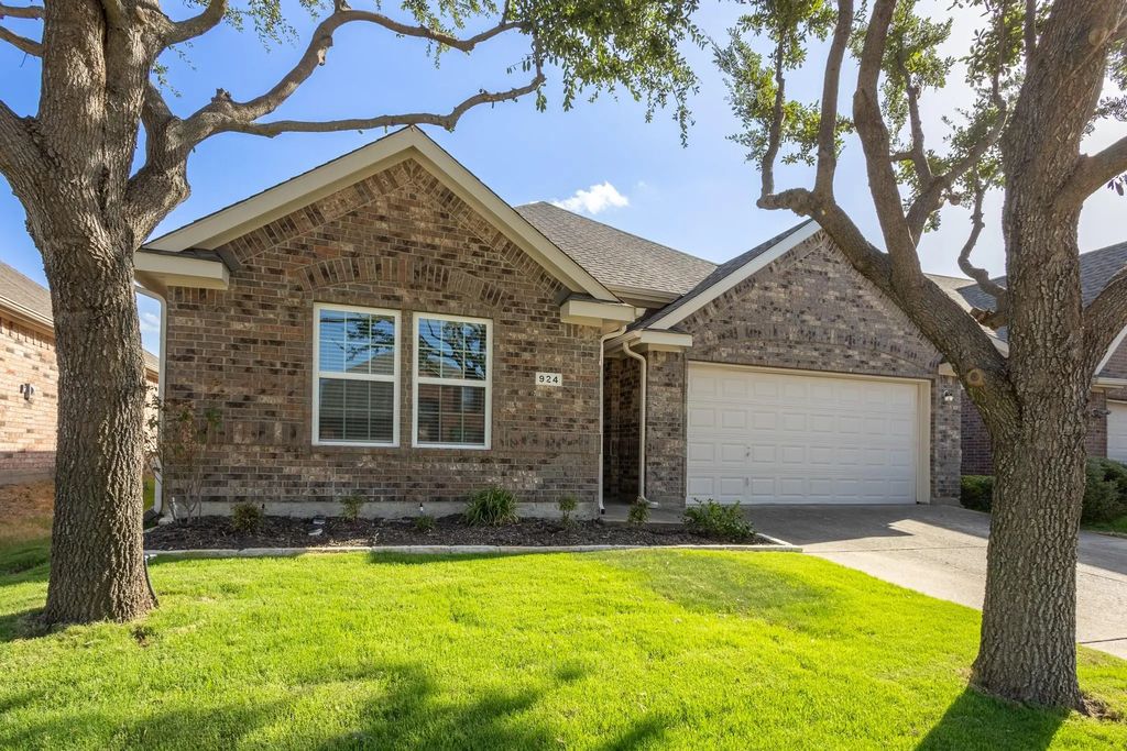 924 Bowie Drive, Lavon