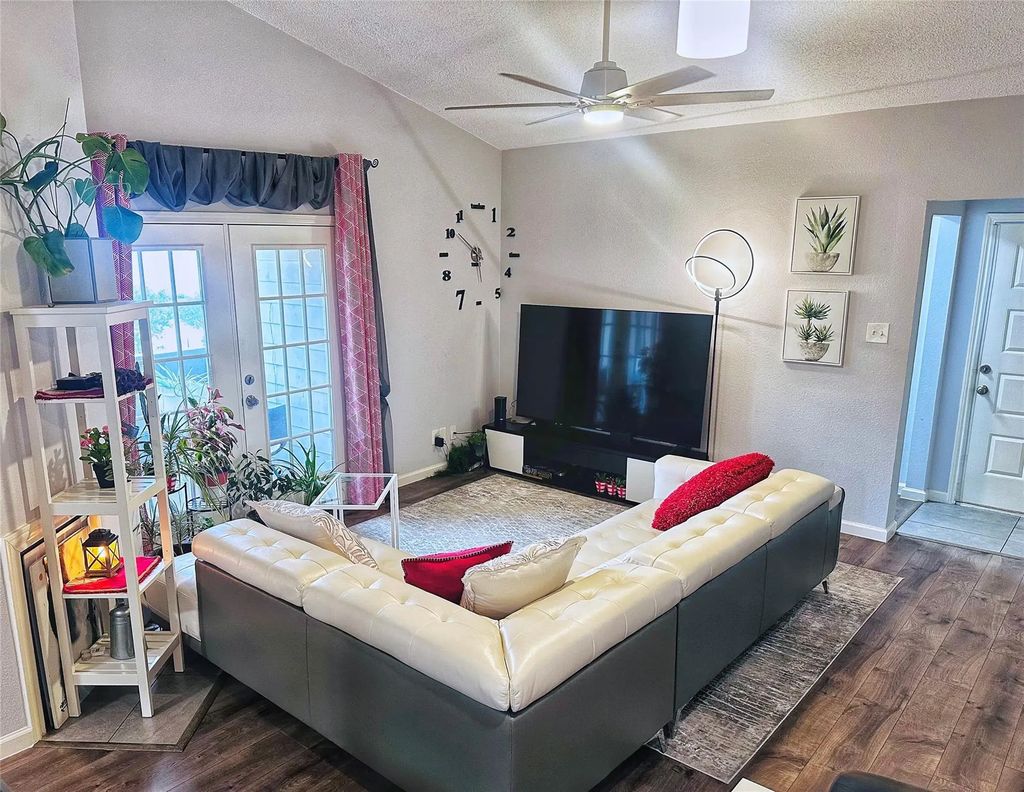 8545 Midpark Road 40, Dallas