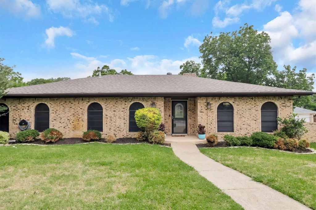 1414 British Boulevard, Grand Prairie