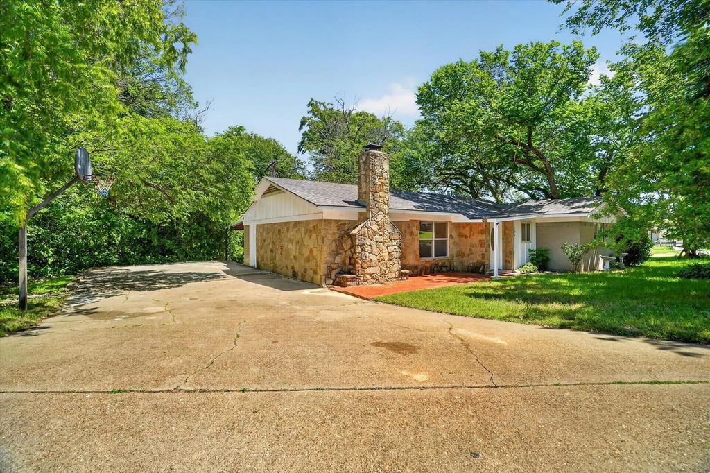 102 Live Oak Lane, Weatherford