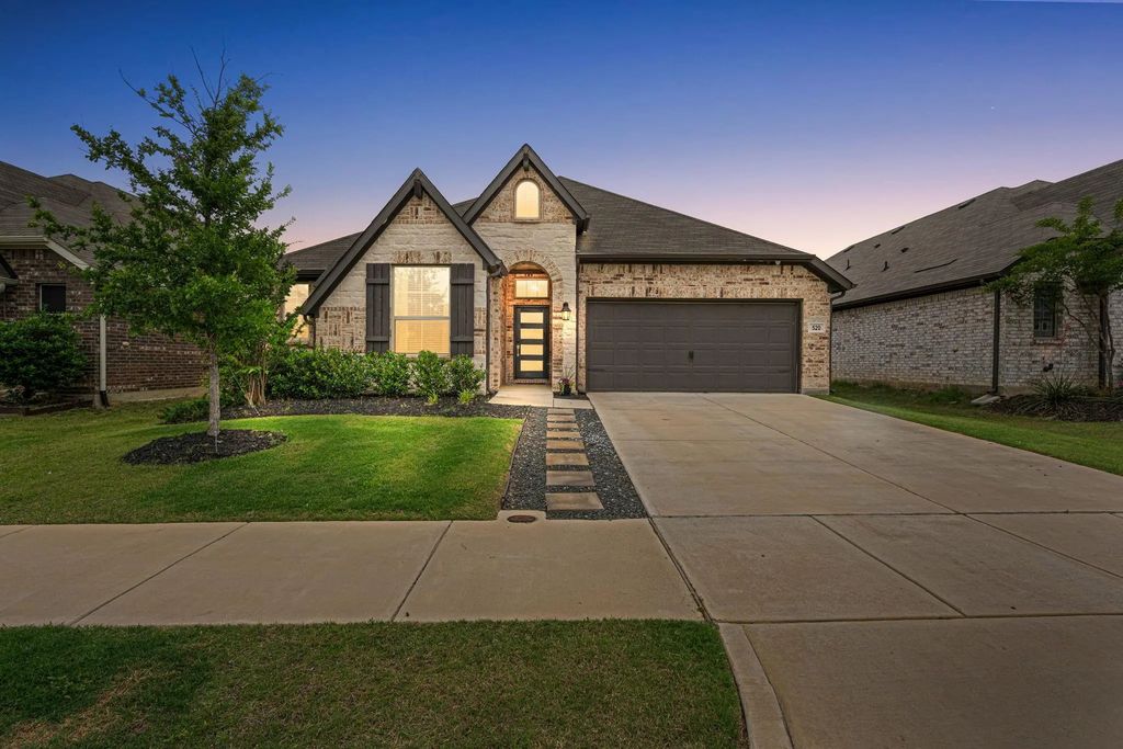 520 Concho Street, Aubrey
