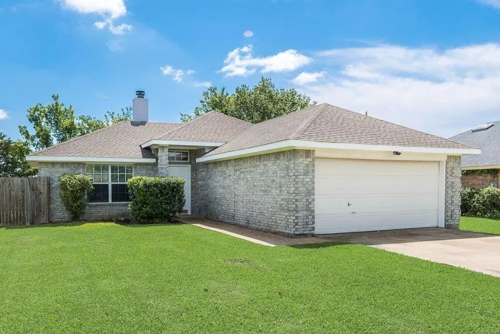 1415 S Medora Street, Terrell