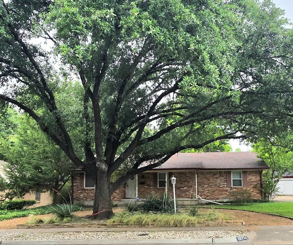 10711 Clearbrook Lane, Dallas