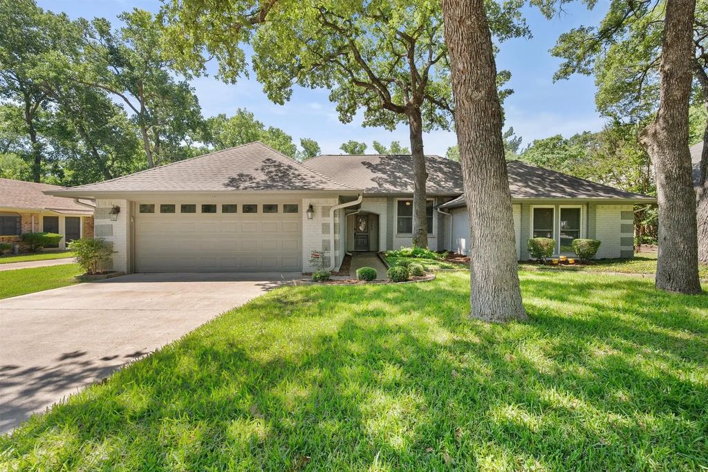 3404 Commander Court, Arlington