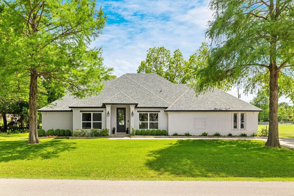 170 Double Oaks Drive, Double Oak