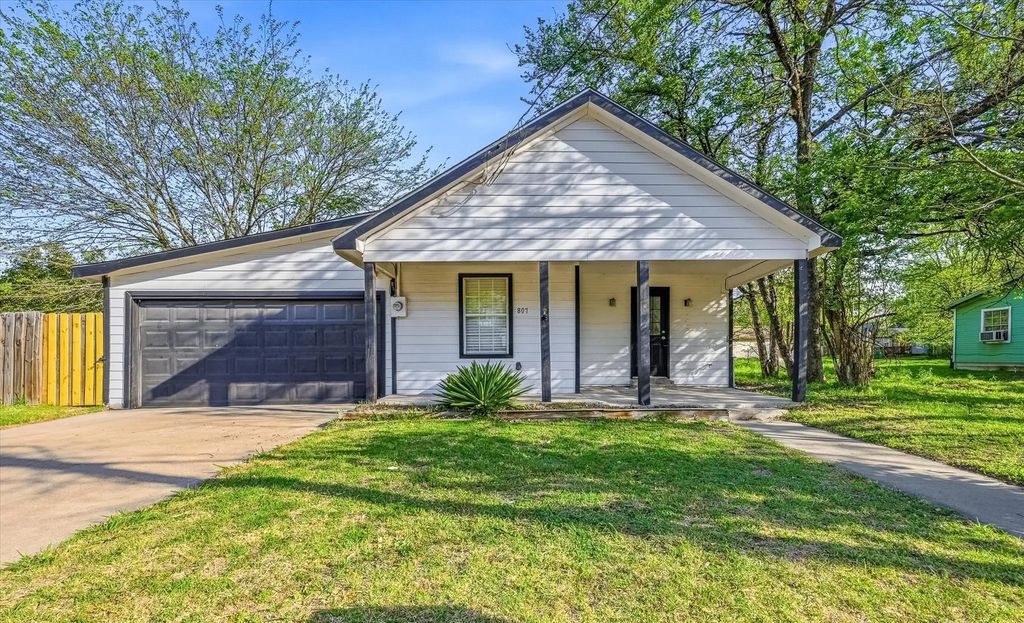 807 Wyatt Street, Waxahachie