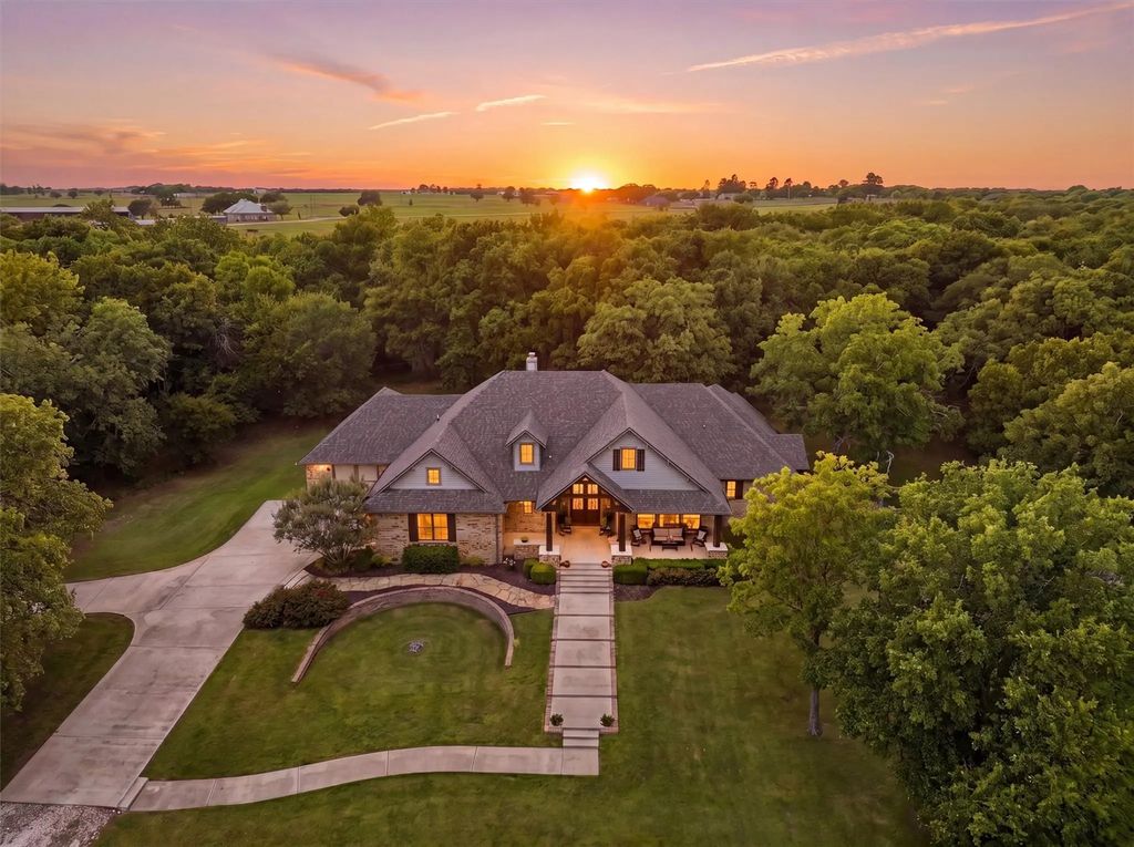 2304 Winchester Court, Tolar