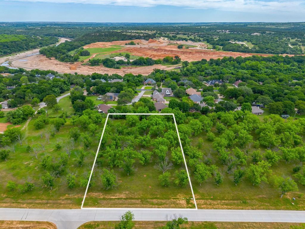 1000 E Landings N, Granbury