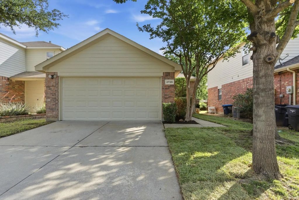 2729 Mountain Lion Drive, Fort Worth