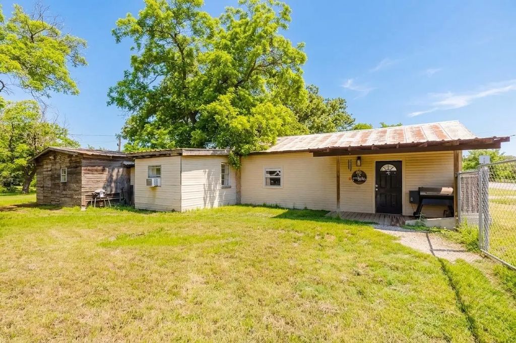 434 Highway 3363, Eastland