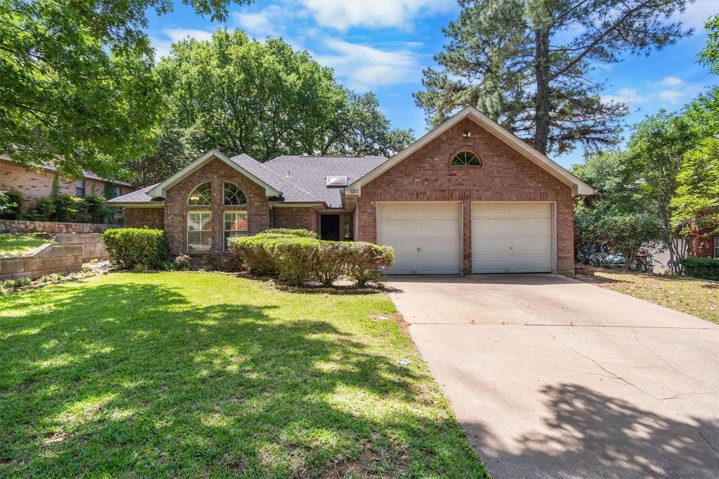 1213 Circle View Court, Grapevine