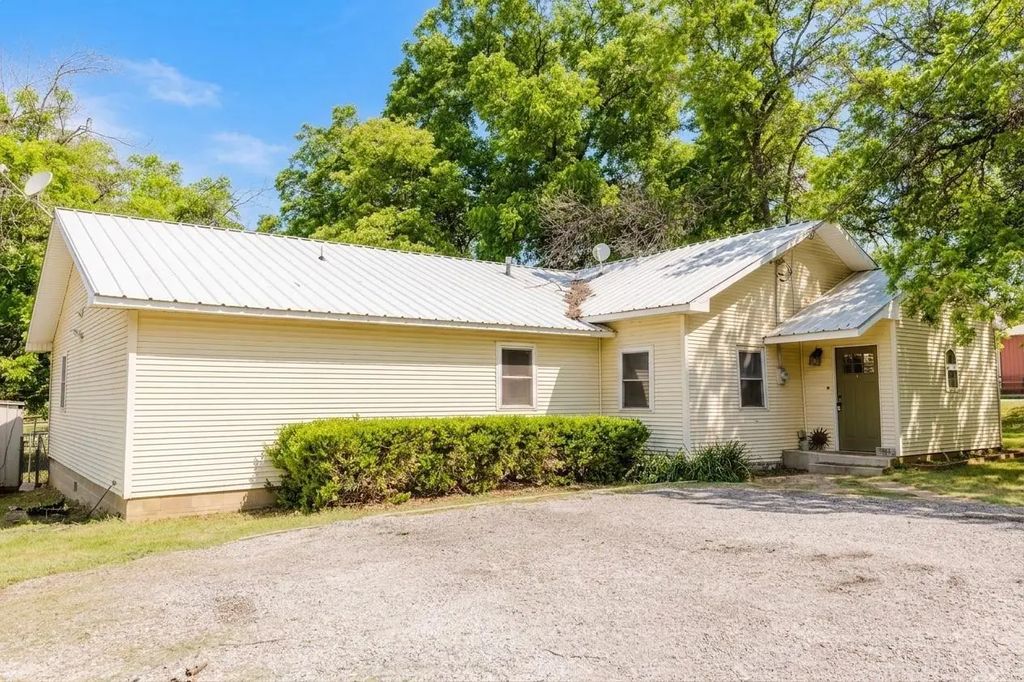 1301 S Green Street, Eastland