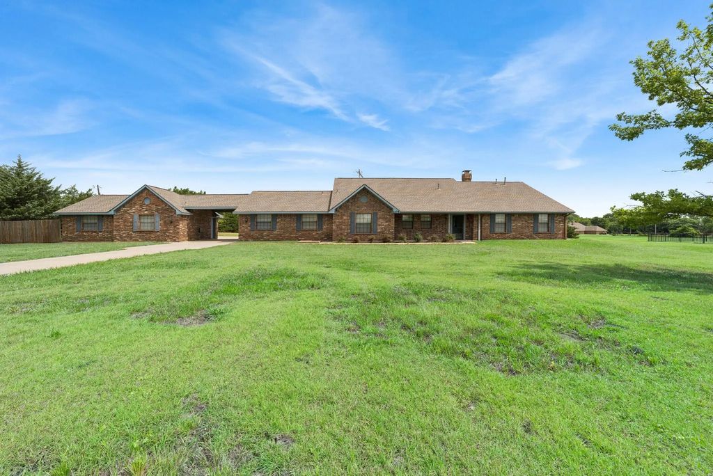 1175 Bloom Street, Lucas