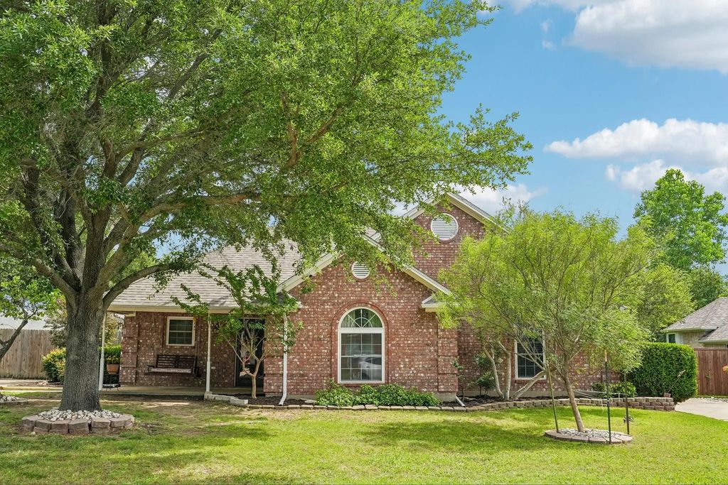 304 Woodlawn Street, Krum