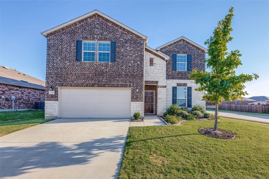 1700 Vernon Drive, Aubrey