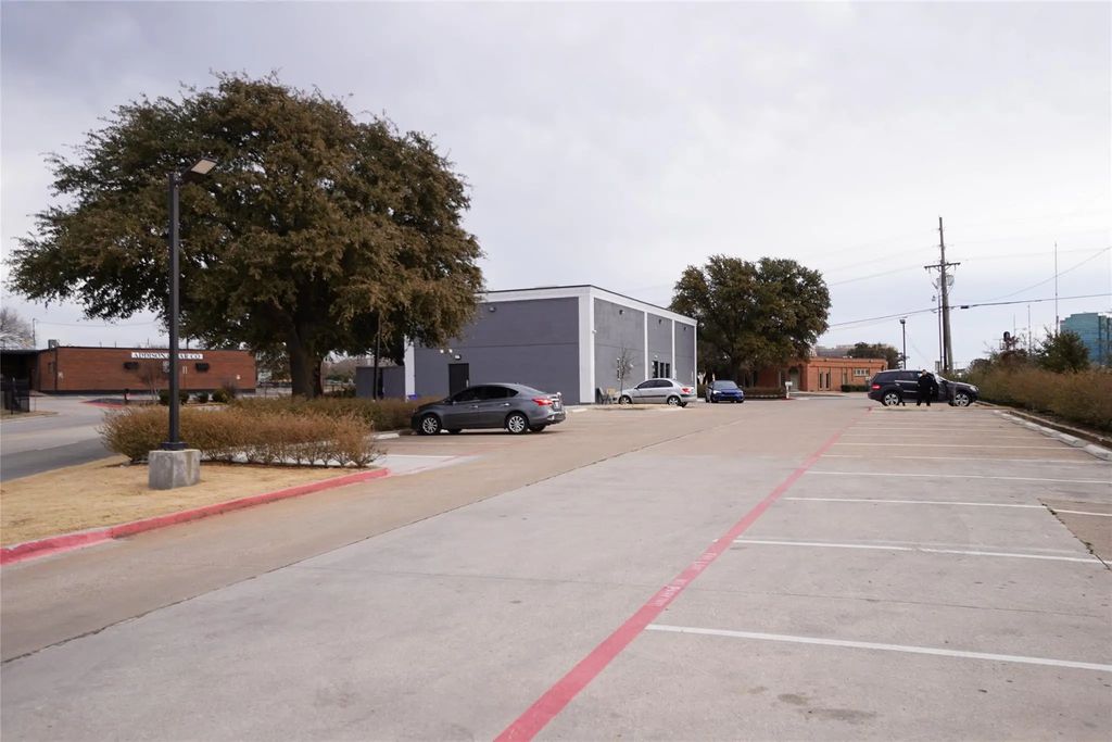 15375 Addison Road, Addison