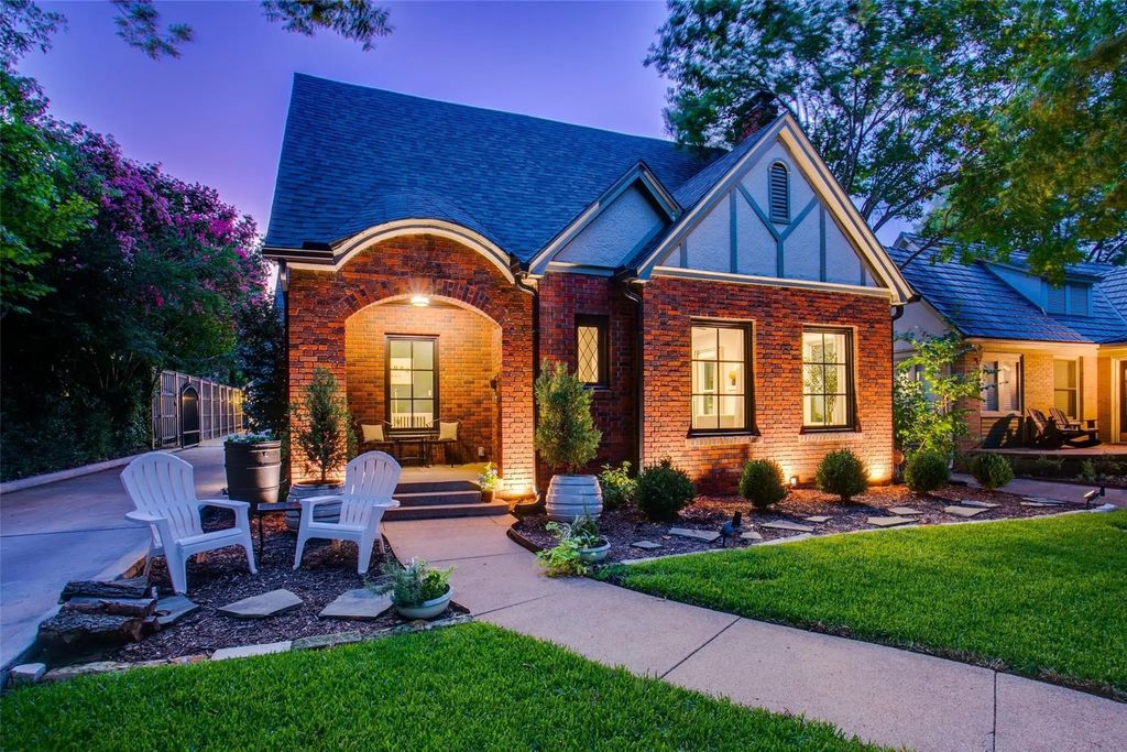 1035 N Clinton Avenue, Dallas