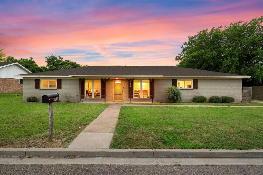 1004 W Elizabeth Drive, Robinson