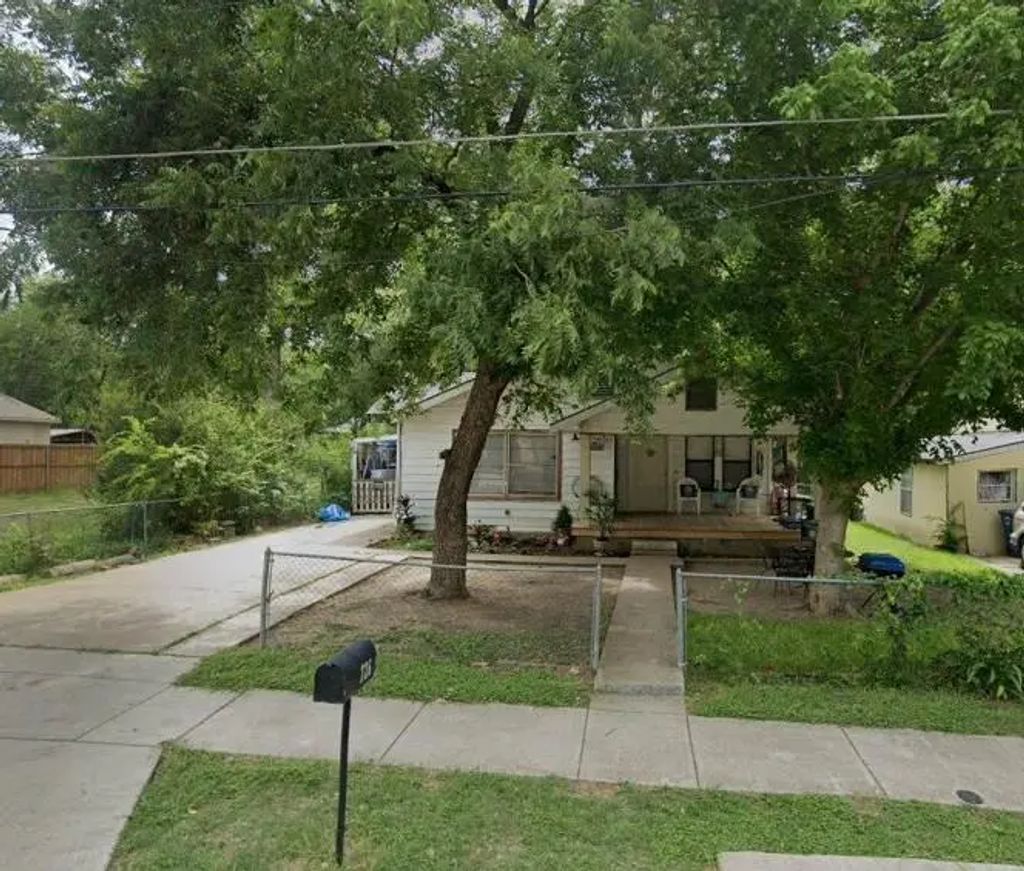 726 Helena Street, Dallas