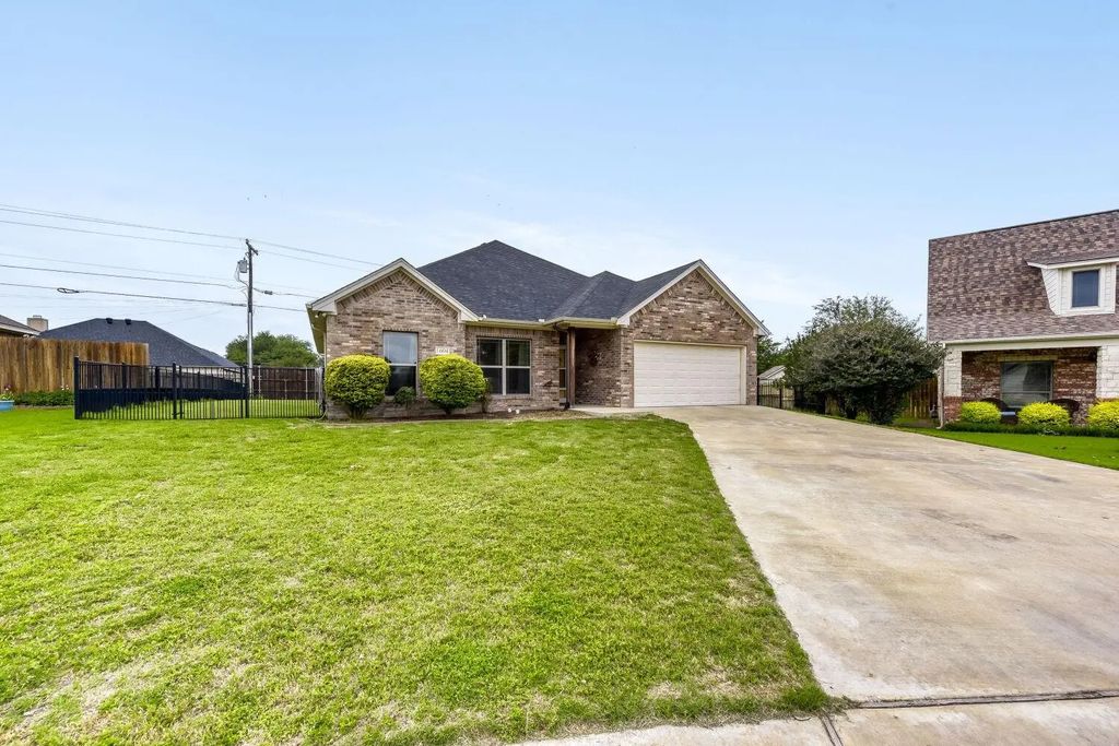 1604 Belle Plain Drive, Cleburne