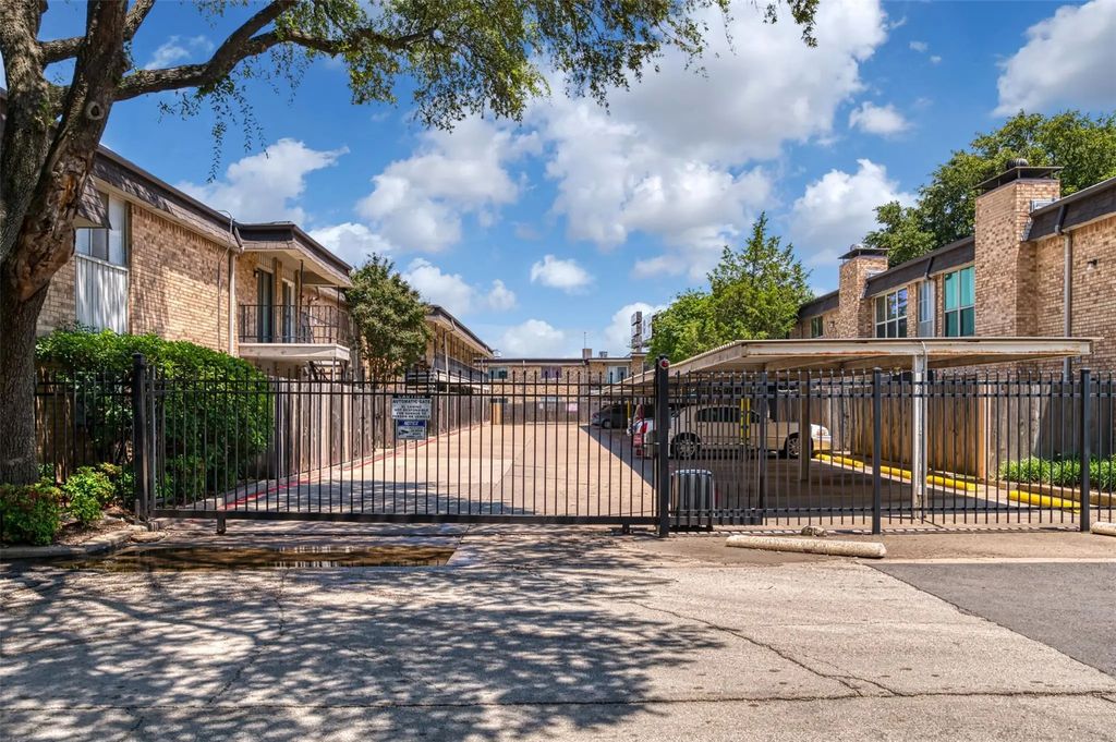 10252 Regal Oaks Drive B, Dallas