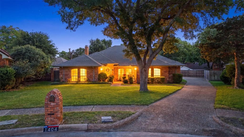 1404 Homestead Court, Irving
