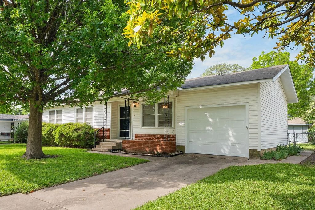 1106 N 66th Street, Waco
