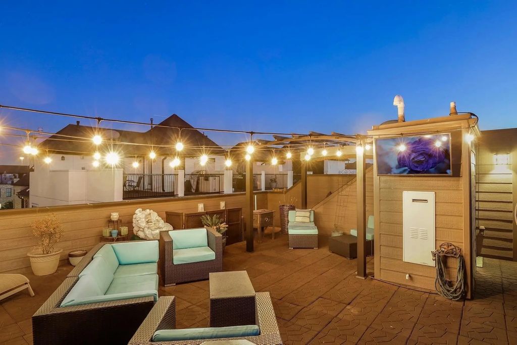 2121 Albany Street, Dallas