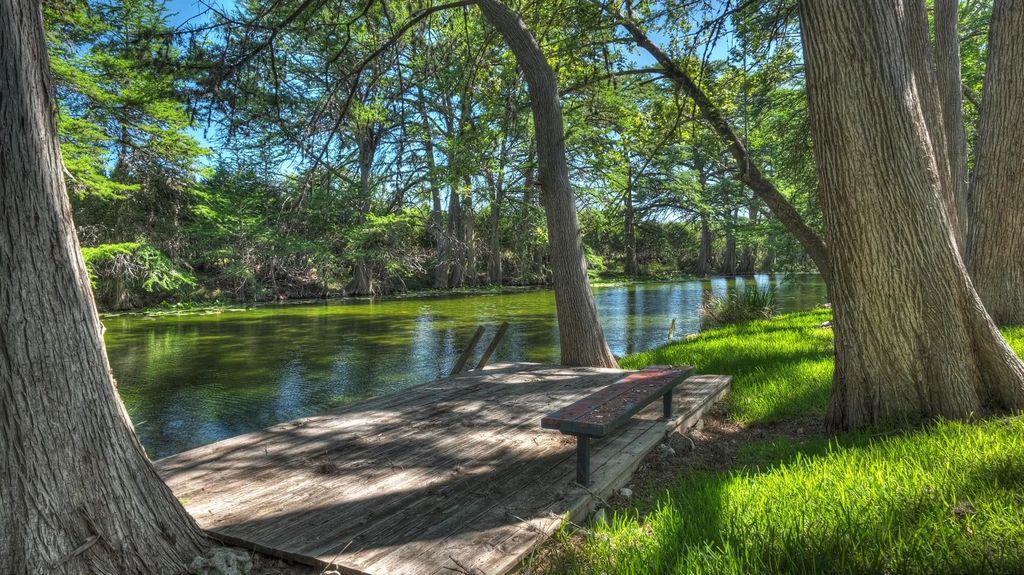 187 N Roy Chisum Road, Leakey