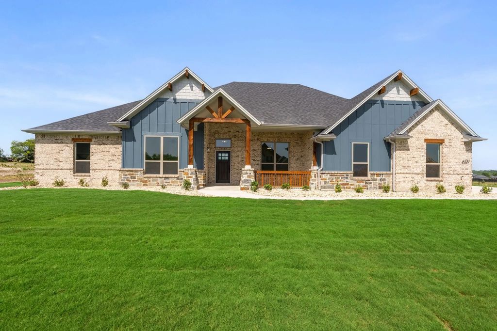 421 Paradise Ridge Drive, Waxahachie