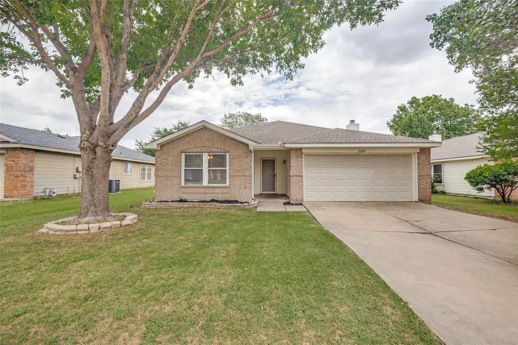 2208 Lookout Lane, Denton