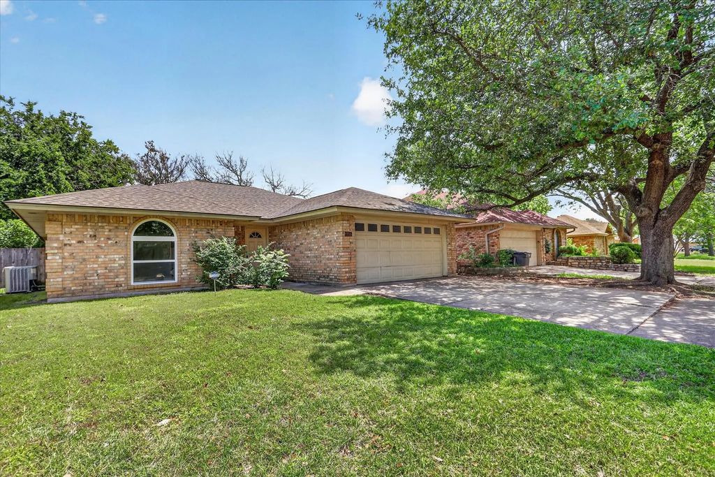 1755 Kings Canyon Circle, Fort Worth