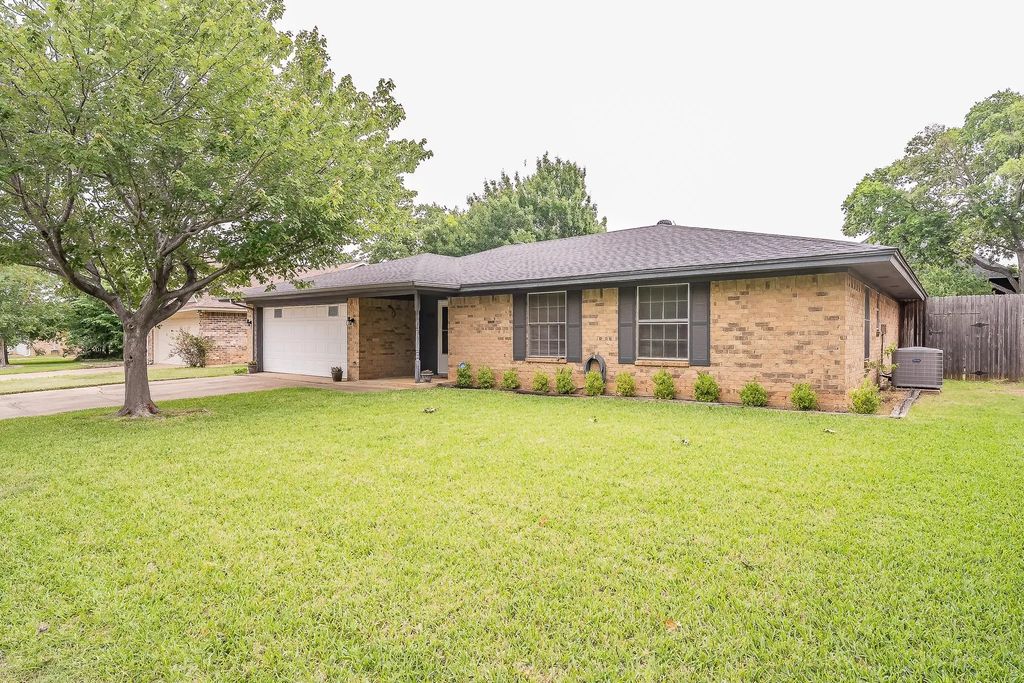 500 Emerson Drive, Euless