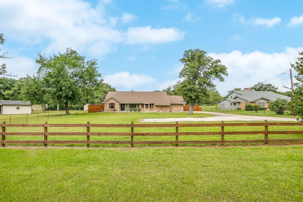 3412 E Renfro Street, Burleson