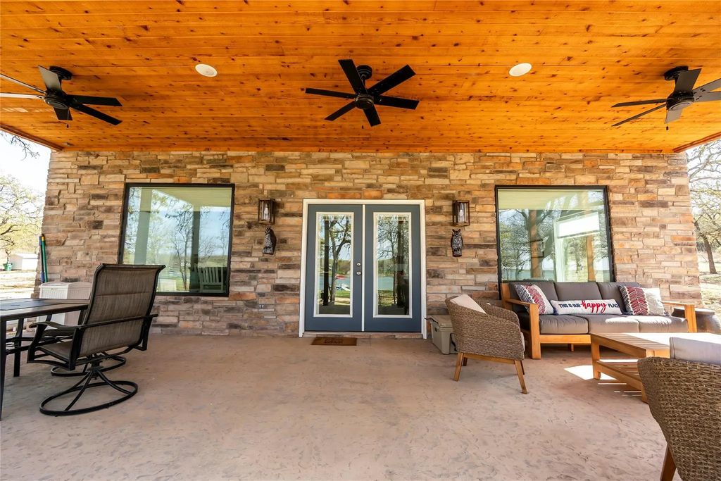 1529 Casino Road, Nocona