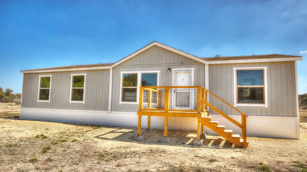 405 A N Frio Street, Camp Wood