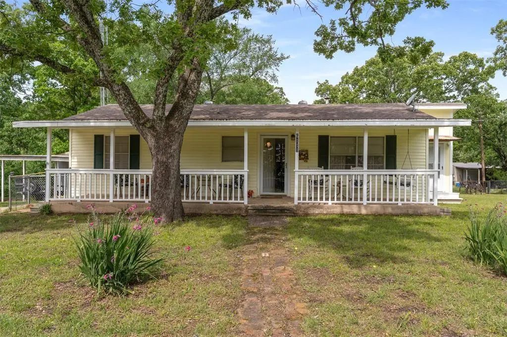 6111 County Road 2610, Bonham
