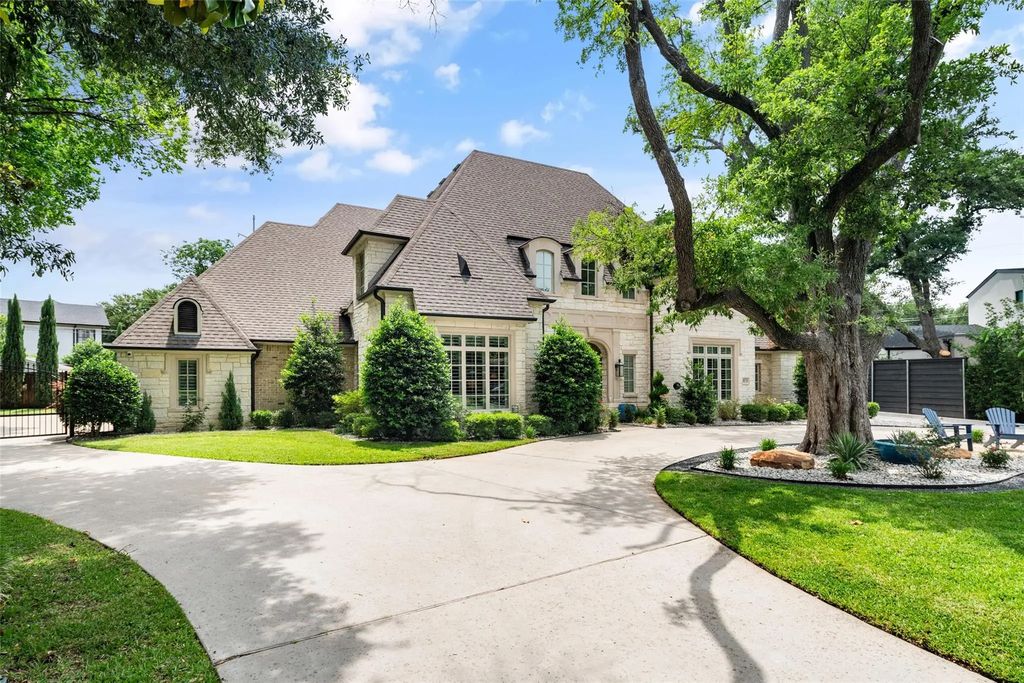 4674 College Park Drive, Dallas