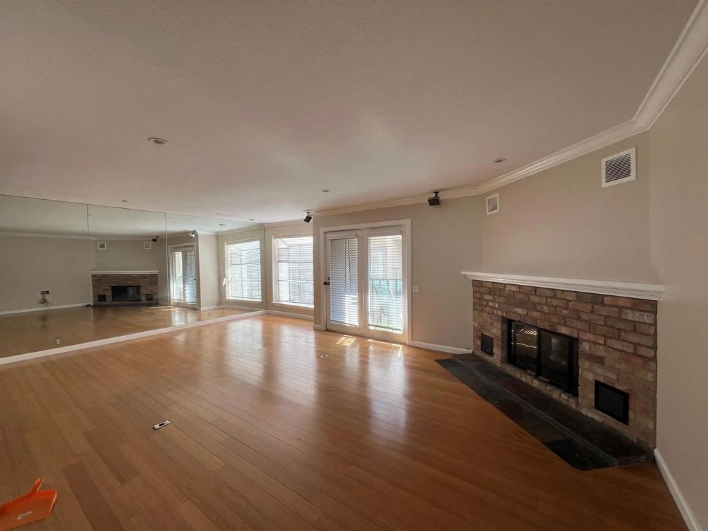 2020 N Garrett Avenue 107, Dallas