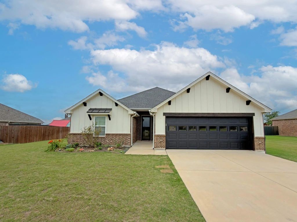 3022 Meandering Way, Granbury