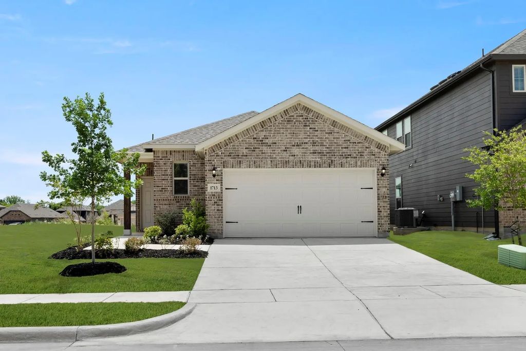 1713 Edgeway Drive, Aubrey
