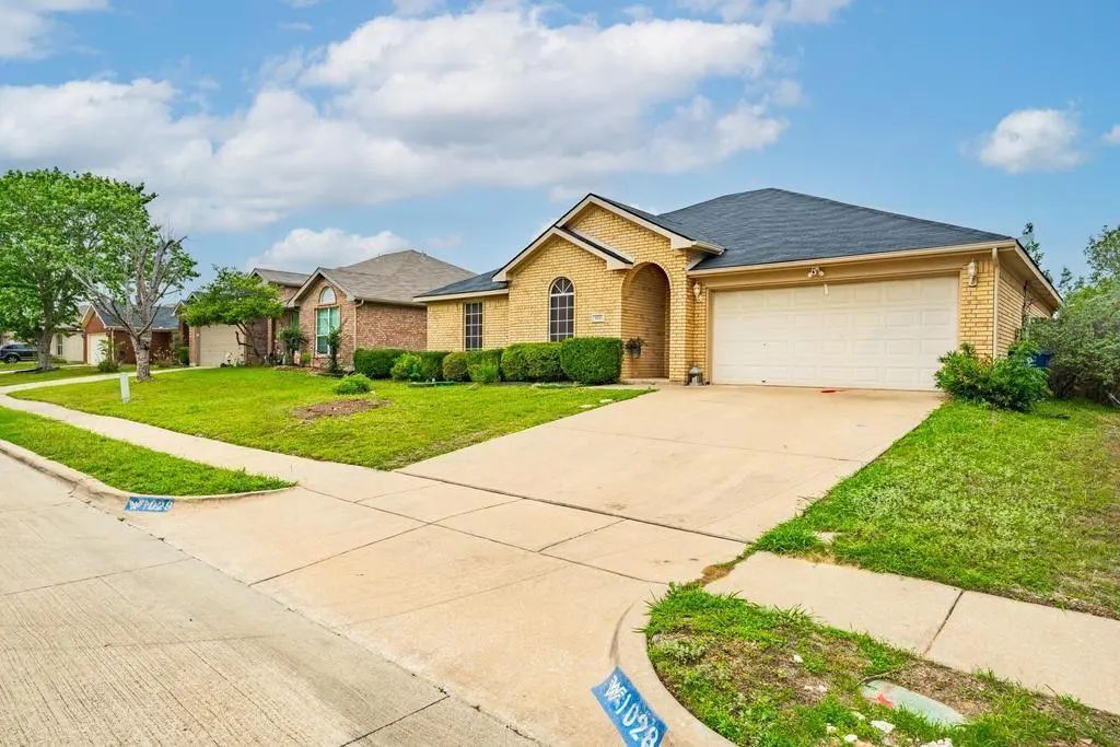 1028 Cedar Ridge Lane, Burleson